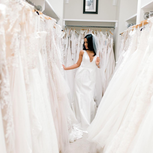 How Does a Sample Sale Work?. Desktop Image