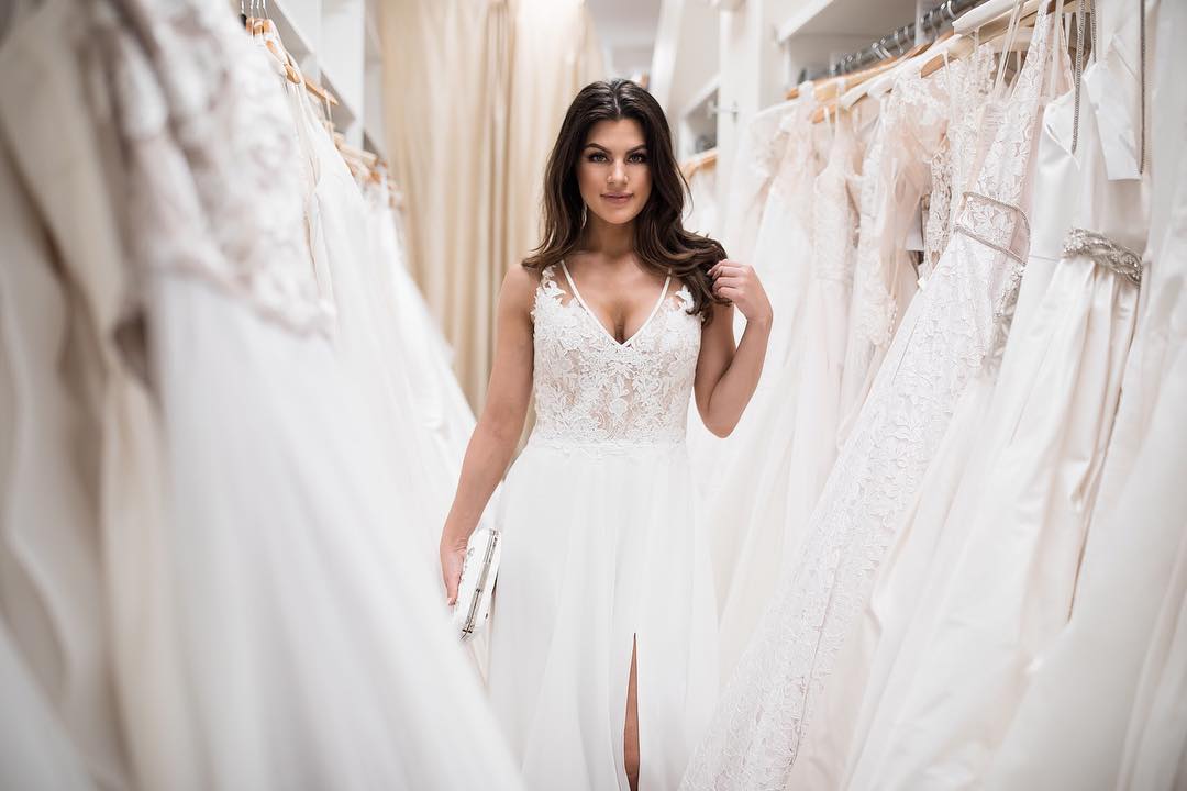 4 Reasons You&#39;re NOT Finding Your Dream Dress Image